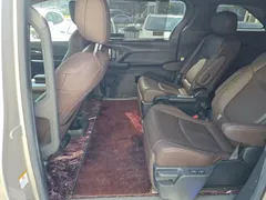 2021 Toyota Sienna 2.5L Hybrid Platinum — фото 8
