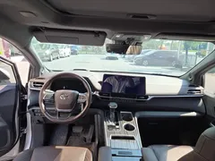 2021 Toyota Sienna 2.5L Hybrid Platinum — фото 9