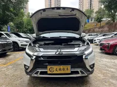 2020 Mitsubishi Outlander 2.0L 2WD 5-seat, белый — фото 4