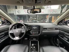 2020 Mitsubishi Outlander 2.0L 2WD 5-seat, белый — фото 14