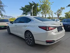 2021 Lexus ES 200 Luxury, белый — фото 3