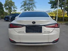 2021 Lexus ES 200 Luxury, белый — фото 4