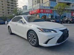2021 Lexus ES 200 Luxury, белый — фото 6