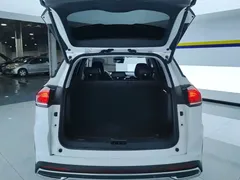 2022 Geely Atlas X 1.8TD DCT Premium, белый — фото 4