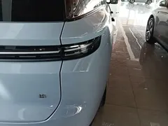 2025 Li Auto i8 Standard, синий — фото 8