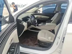 2022 Hyundai Tucson L 2.0L Hybrid Premium, белый — фото 3