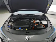 2023 Changan UNI-V iDD PHEV 1.5T 113km — фото 10