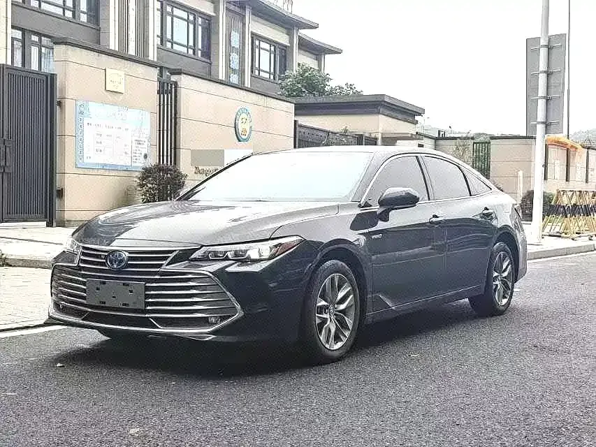 2019 Toyota Avalon Hybrid 2.5L Luxury