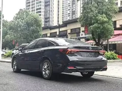 2019 Toyota Avalon Hybrid 2.5L Luxury, чёрный — фото 4