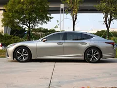 2021 Lexus LS 500h Excellence — фото 4