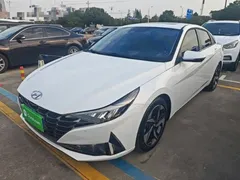 2022 Hyundai Elantra 1.5L CVT LUX Premium, белый — фото 2