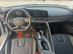 2022 Hyundai Elantra 1.5L CVT LUX Premium, белый — фото 10