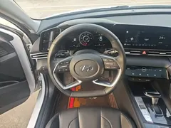 2022 Hyundai Elantra 1.5L CVT LUX Premium, белый — фото 11
