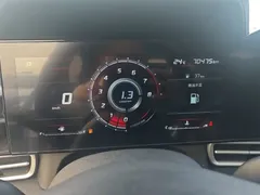 2022 Hyundai Elantra 1.5L CVT LUX Premium, белый — фото 12