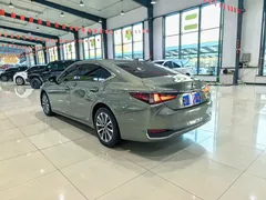 2022 Lexus ES 200 Excellence, зелёный — фото 18