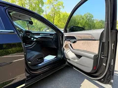2022 Audi A8L 50 TFSI quattro Comfort Collector's Edition, чёрный — фото 22