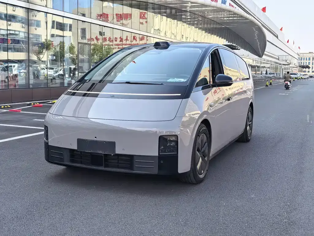 2024 Li Auto MEGA Ultra