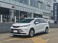 2021 Toyota Sienna 2.5L Hybrid Platinum, белый — фото 1