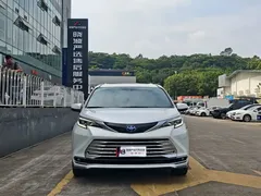 2021 Toyota Sienna 2.5L Hybrid Platinum, белый — фото 2