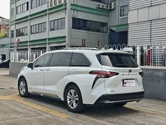 2021 Toyota Sienna 2.5L Hybrid Platinum, белый — фото 3