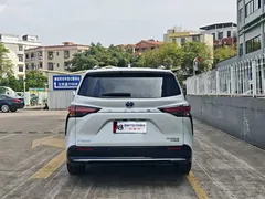 2021 Toyota Sienna 2.5L Hybrid Platinum, белый — фото 4