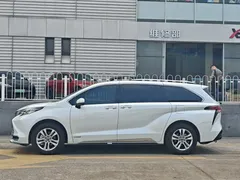 2021 Toyota Sienna 2.5L Hybrid Platinum, белый — фото 5