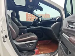 2021 Toyota Sienna 2.5L Hybrid Platinum, белый — фото 7