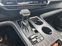 2021 Toyota Sienna 2.5L Hybrid Platinum, белый — фото 18