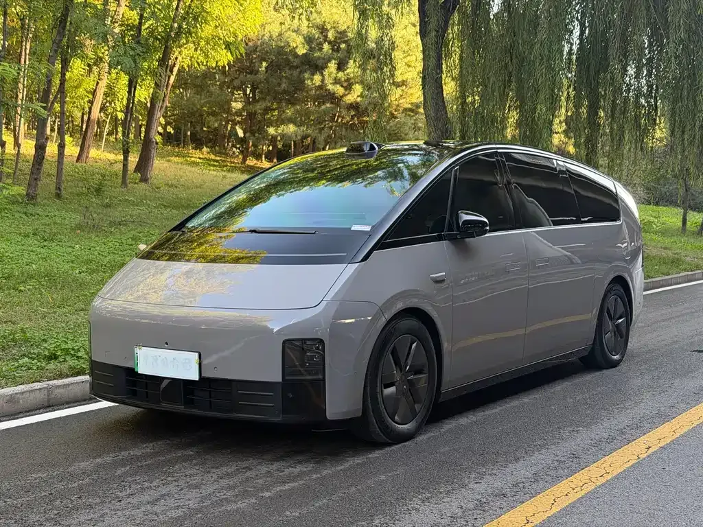 2024 Li Auto MEGA Ultra