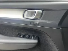 2021 Volvo XC40 T3 Fashion — фото 20