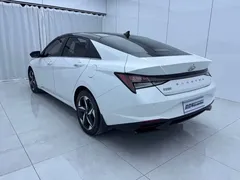 2022 Hyundai Elantra 1.5L CVT LUX Premium, белый — фото 6