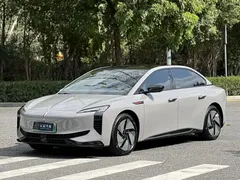 2025 Hongqi EH7 640 4WD — фото 1