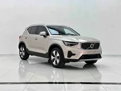 2024 Volvo XC40 Luxury — фото 3