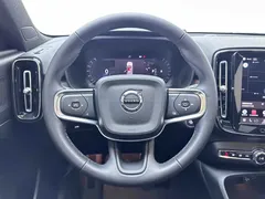 2024 Volvo XC40 Luxury — фото 13