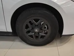 2025 BYD Qin PLUS DM-i PHEV Smart Driving 55km Leading, белый — фото 6