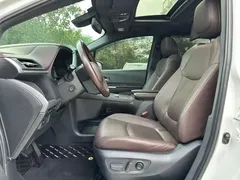 2021 Toyota Sienna 2.5L Hybrid Platinum, белый — фото 5