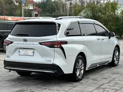 2021 Toyota Sienna 2.5L Hybrid Platinum, белый — фото 7