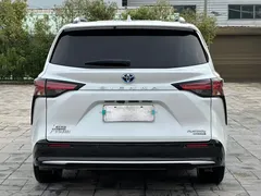 2021 Toyota Sienna 2.5L Hybrid Platinum, белый — фото 8