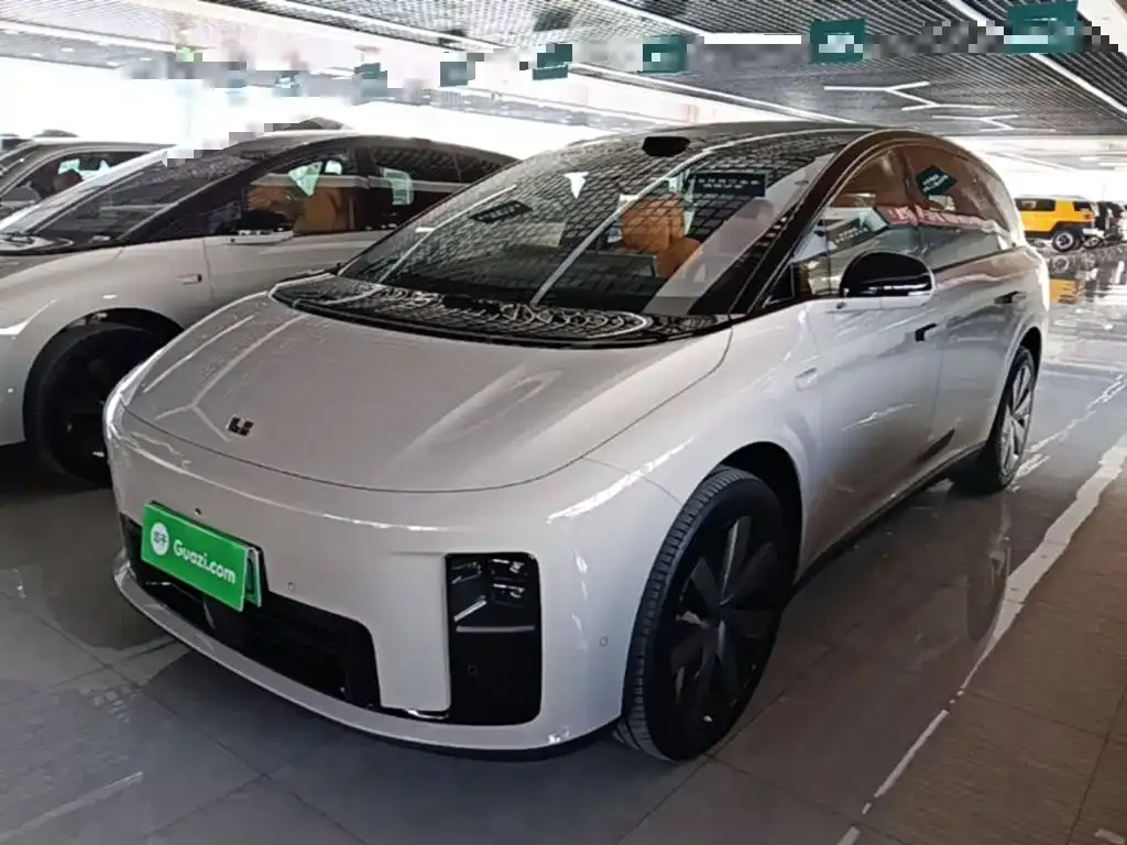 2025 Li Auto i8 Standard