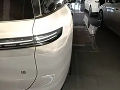 2025 Li Auto i8 Standard — фото 8