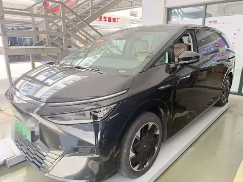2024 Xpeng X9 702 Ultra Long Range Pro