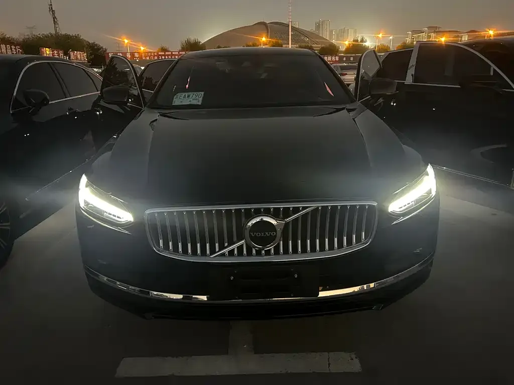 2021 Volvo S90