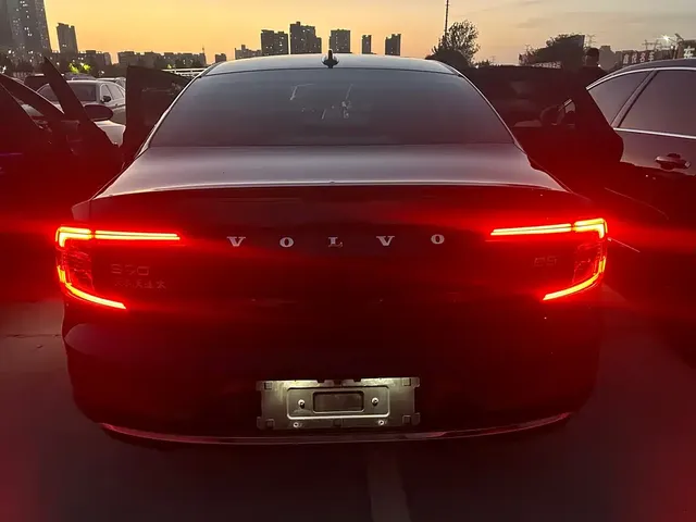 2021 Volvo S90