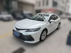 2021 Toyota Camry 2.0G Luxury, белый — фото 1