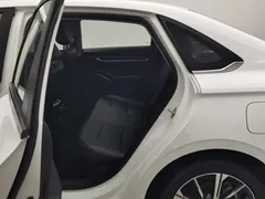 2022 Geely Emgrand 4th Gen 1.5L CVT Premium, белый — фото 15