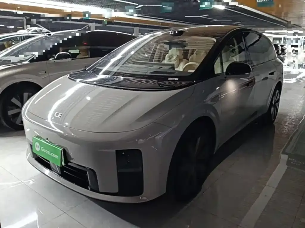 2025 Li Auto i8 Standard