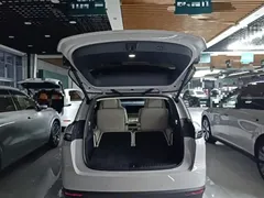 2025 Li Auto i8 Standard — фото 19