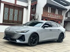 2022 Changan UNI-V 1.5T Premium — фото 1
