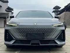 2022 Changan UNI-V 1.5T Premium — фото 2