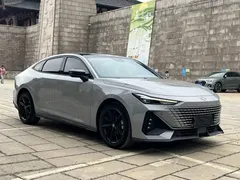 2022 Changan UNI-V 1.5T Premium — фото 3